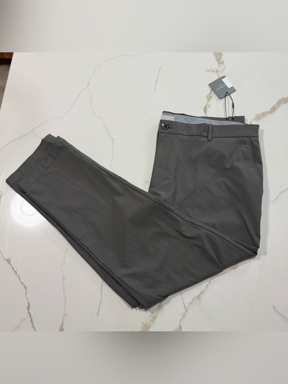 Hickey Freeman Man’s Slim Fit Commuter Pant
Grey Size 42x32 NWT